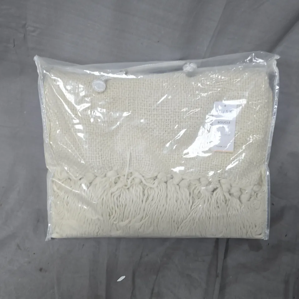 DUSK BOUCLE THROW IN OFF WHITE - (150X200CM)