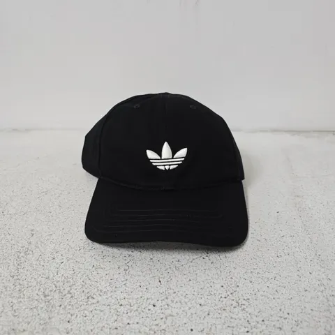 ADIDAS BASEBALL CAP – BLACK WITH TREFOIL LOGO (ONE SIZE)