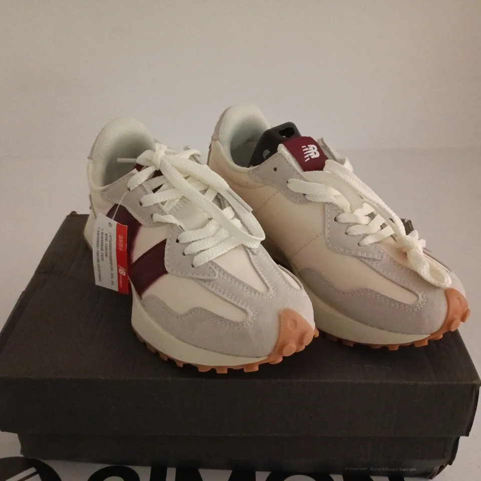 NEW BALANCE TRAINERS UK 4 BOXED