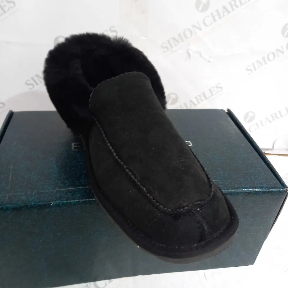 BOXED EMU AUSTRALIA LOW SLIPPER BLACK - SIZE 9