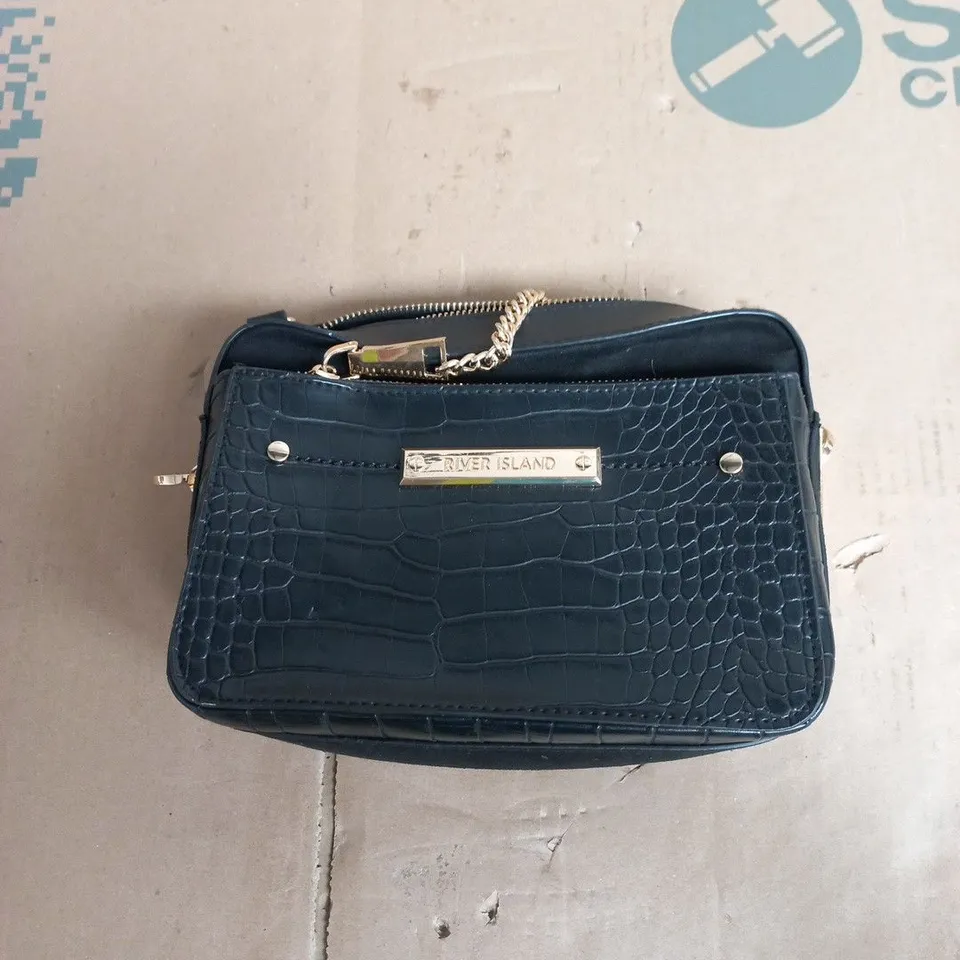 BOX OF APPROXIMATELY 20 ASSORTED CLOTHING ITEMS TO INCLUDE: RIVER ISLAND BAG