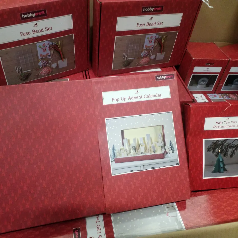PALLET CONTAINING ASSORTED CHRISTMAS PRODUCTS & DECORATIONS INCLUDING FUSE BEAD SETS, POP UP ADVENT CALENDARS, CHRISTMAS CANDLE KITS, BOTTLE BRUSH LED TREES & SNOW GLOBES
