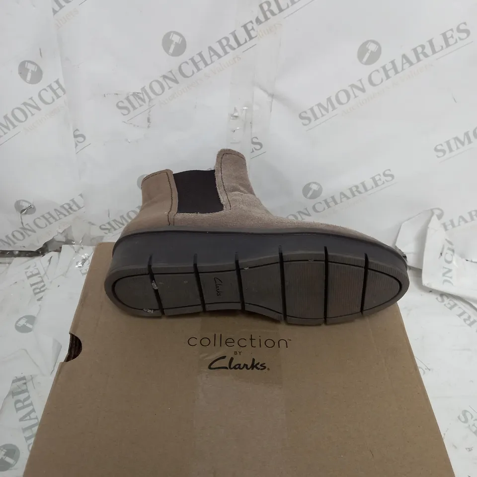 BOXED PAIR OF COLLECTION BY CLARKS AIRABELL MOVE SUEDE BOOTS IN PEBBLE COLOUR SIZE 6