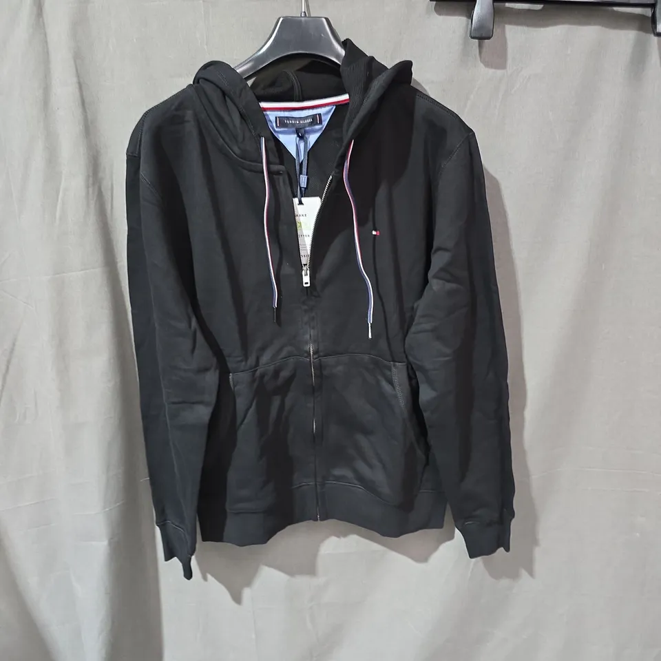 TOMMY HILFIGER BLACK ZIP HOODIE JACKET – UK SIZE S (S) WITH TAGS