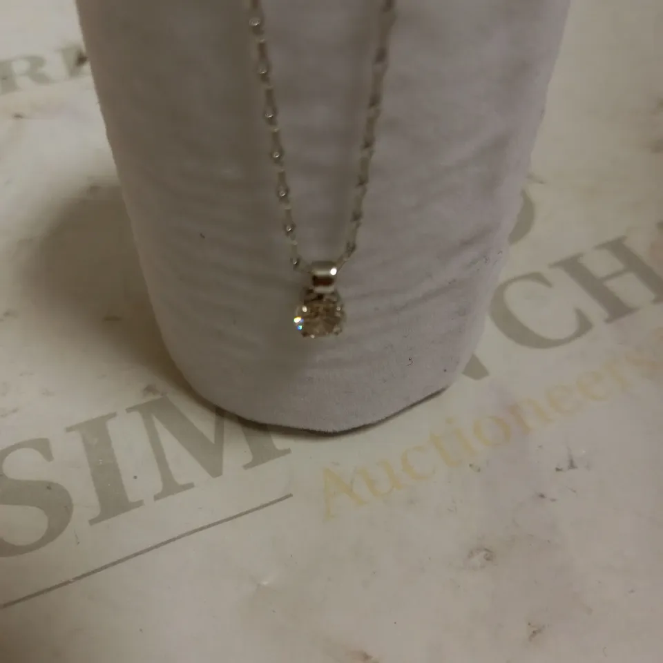18CT WHITE GOLD DIAMOND SET PENDANT ON CHAIN
