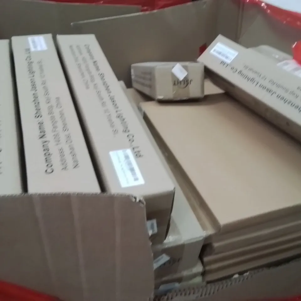 PALLET CONTAINING A LARGE QUANTITY OF LED MIRROR LIGHTS AND PHOTO FRAMES