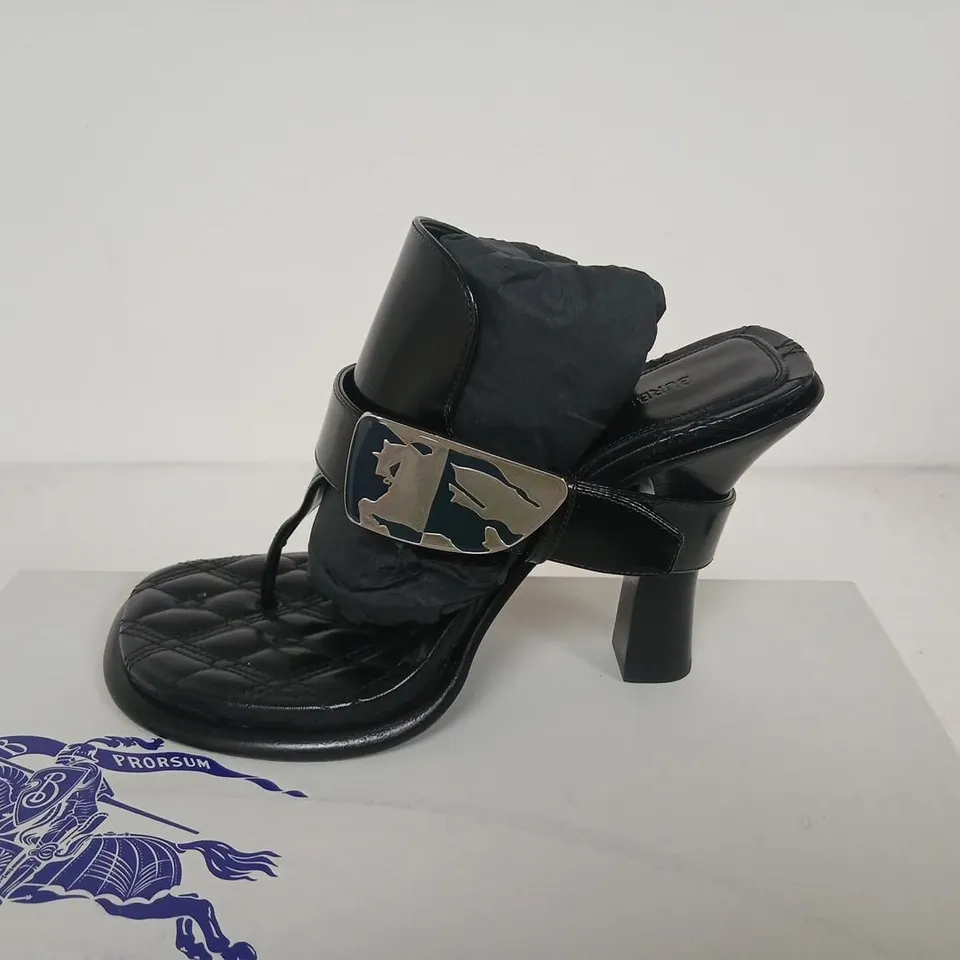 BURBERRY BLACK QUILTED LEATHER SANDAL WITH BUCKLE, UK 6 (EU 39) – DUST BAG & BOX