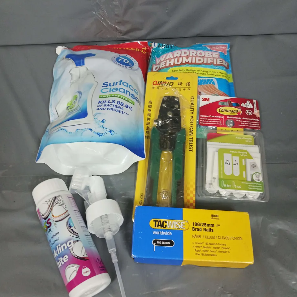 APPROXIMATELY 15 ASSORTED HOUSEHOLD ITEMS TO INCLUDE - DETTOL SURFACE CLEANSER - WARDROBE DEHUMIDIFIER - YASS SHOE CLEANER - ETC - COLLECTION ONLY