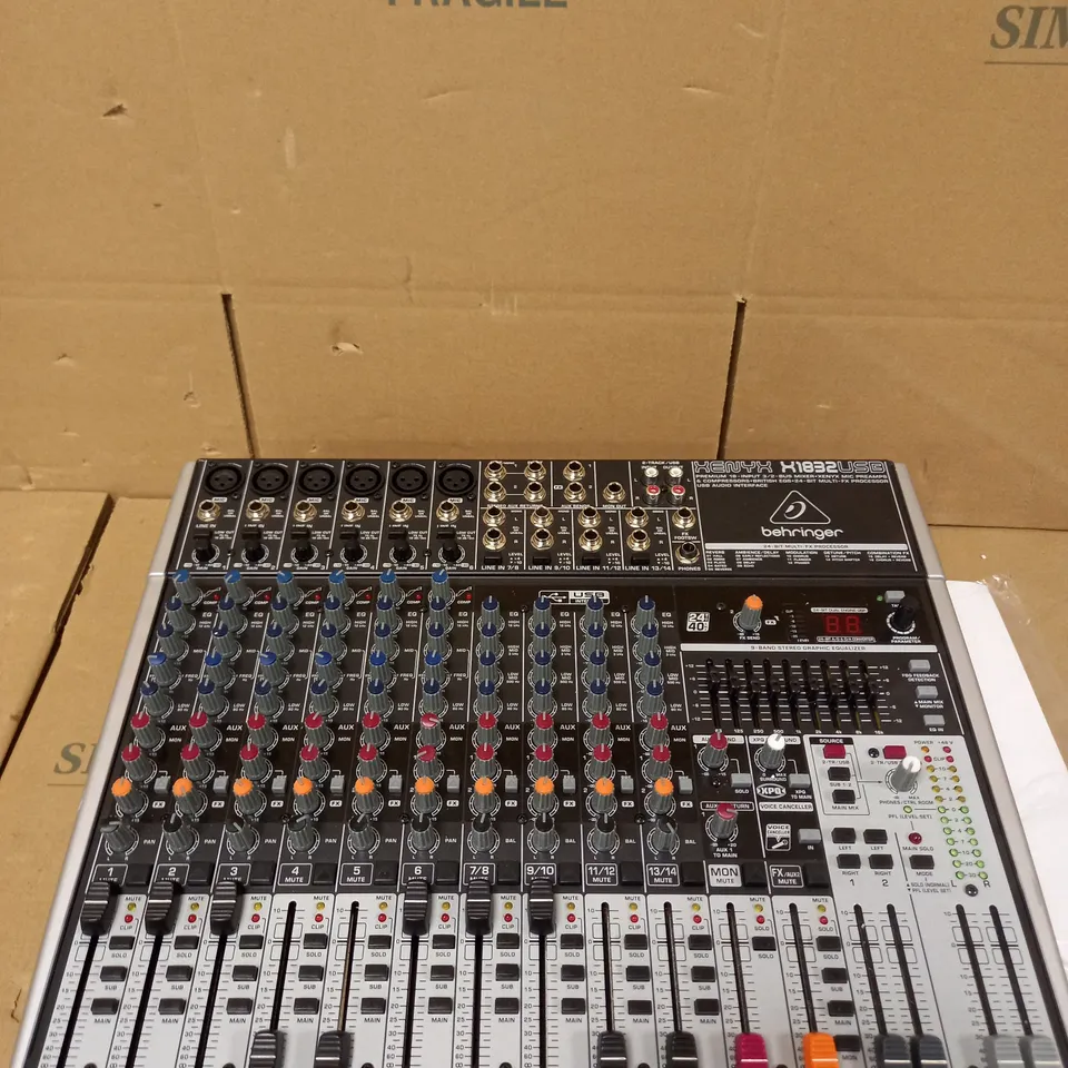 BEHRINGER XENYX X1832 USB AUDIO INTERFACE