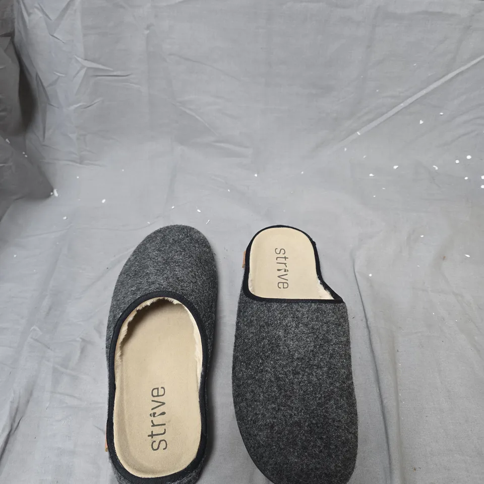 STRIVE GREY FELT SLIPPERS – UK SIZE 7