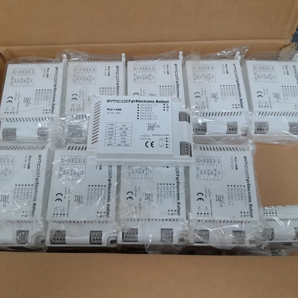 APPROXIMATELY 50 EMCOLITE ELECTRONIC BALLAST PL2-142B
