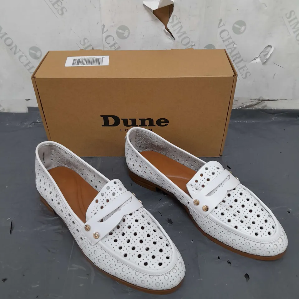 BOXED PAIR OF DUNE LONDON WHITE LEATHER LASER CUT LOAFER IN SIZE 7