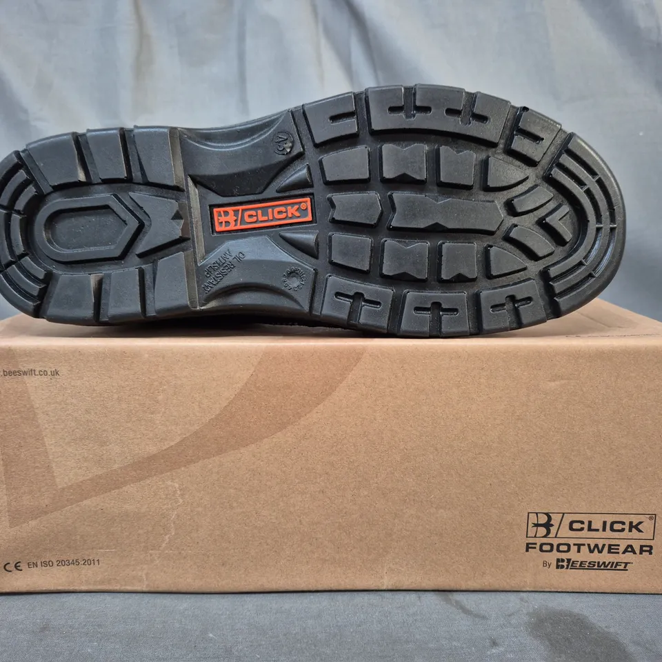 BOXED PAIR OF CLICK TRADERS NON-METALLIC TRAINER SHOES IN BLACK/GREY/ORANGE EU SIZE 43