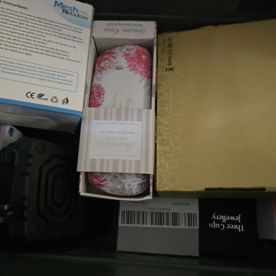 APPROXIMATELY 8 ASSORTED ITEMS TO INCLUDE - MESH NEBULIZER , DAYTON AUDIO SOUND EXCITER PAIR ETC