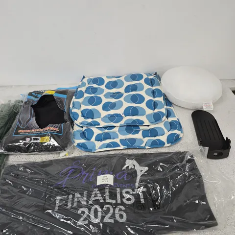 BOX OF APPROXIMATELY 30 ASSORTED ITEMS INCLUDING A MINKY IRONING BOARD COVER, A MAMAS AND PAPAS COVER AND A SMALL ROUND CUSHION