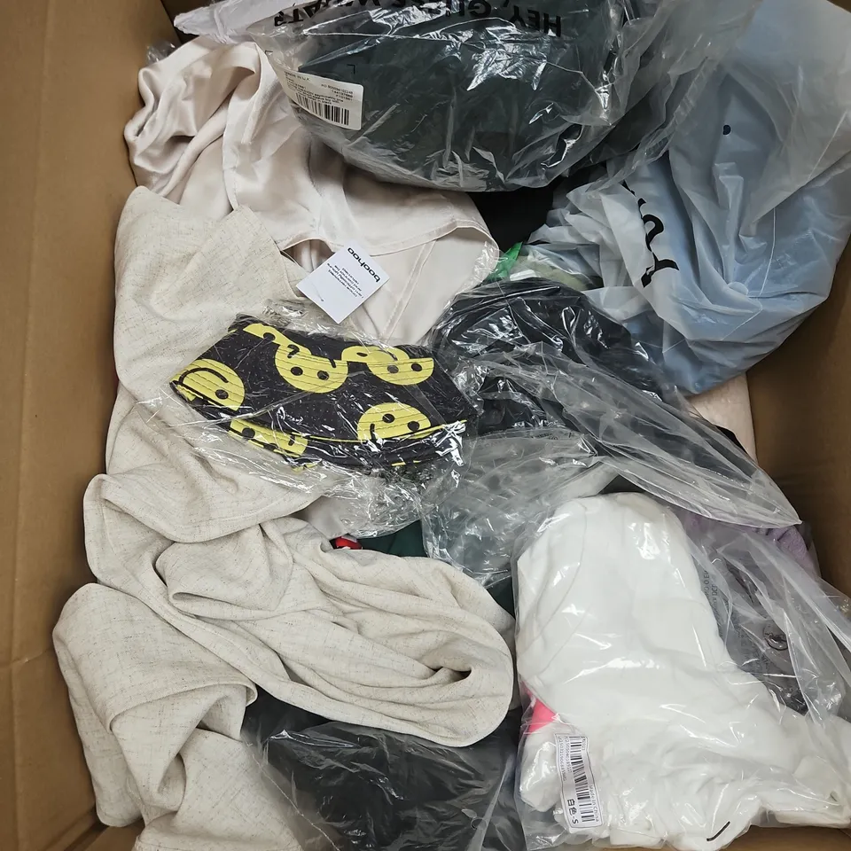 BOX OF APPROXIMATELY 20 ASSORTED CLOTHING ITEMS TO INCLUDE APRON, TOPS, TROUSERS, ETC