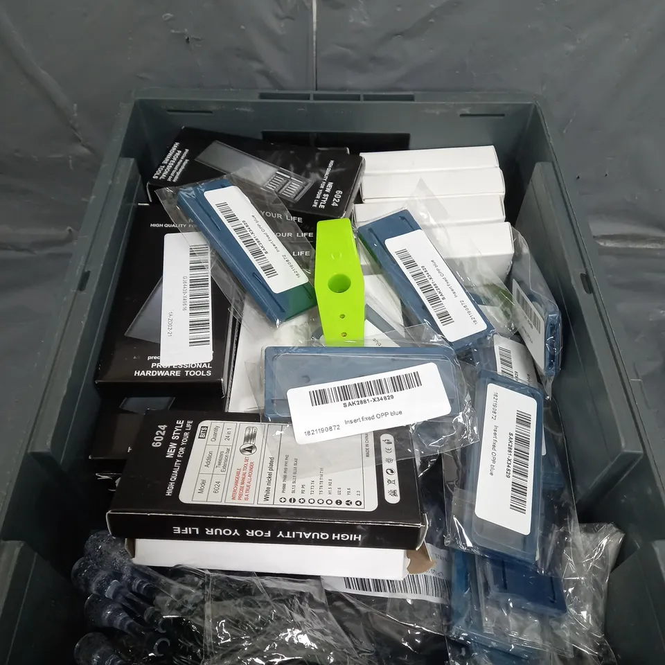 APPROXIMATELY 10 ASSORTED HOUSEHOLD ITEMS TO INCLUDE HARDWARE STYLE , LED LIGHTS , INSERT FIXED , ETC 