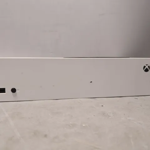 XBOX SERIES S CONSOLE IN WHITE