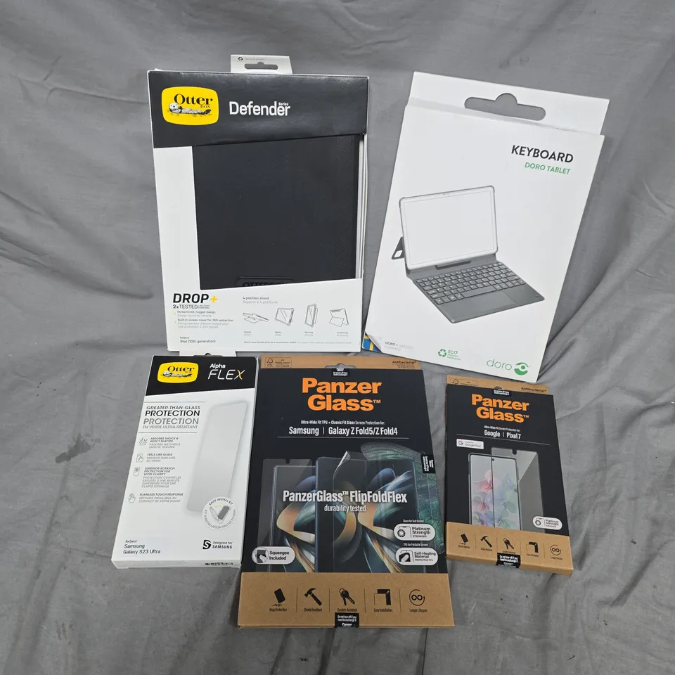 APPROXIMATELY 30 ASSORTED TABLET/PHONE CASES & SCREEN PROTECTORS TO INCLUDE OTTER DEFENDER DROP+ FOR IPAD 10TH GEN, DORO TABLET KEYBOARD CASE, PANZER GLASS PIXEL7 SCREEN PROTECTOR, ETC
