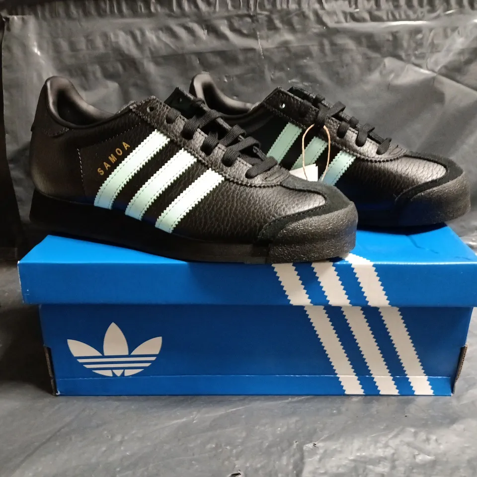 BOXED PAIR OF ADIDAS SAMOA KIDS SHOES IN BLACK/MINT SIZE UK 3
