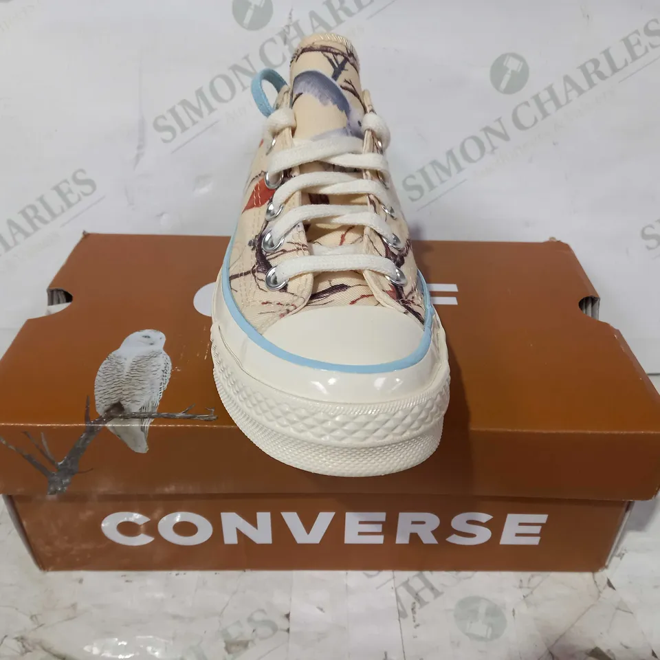 BOXED PAIR OF CONVERSE GOLF SHOES IN SAND COLOUR W. WOODLAND DESIGN UK SIZE 5