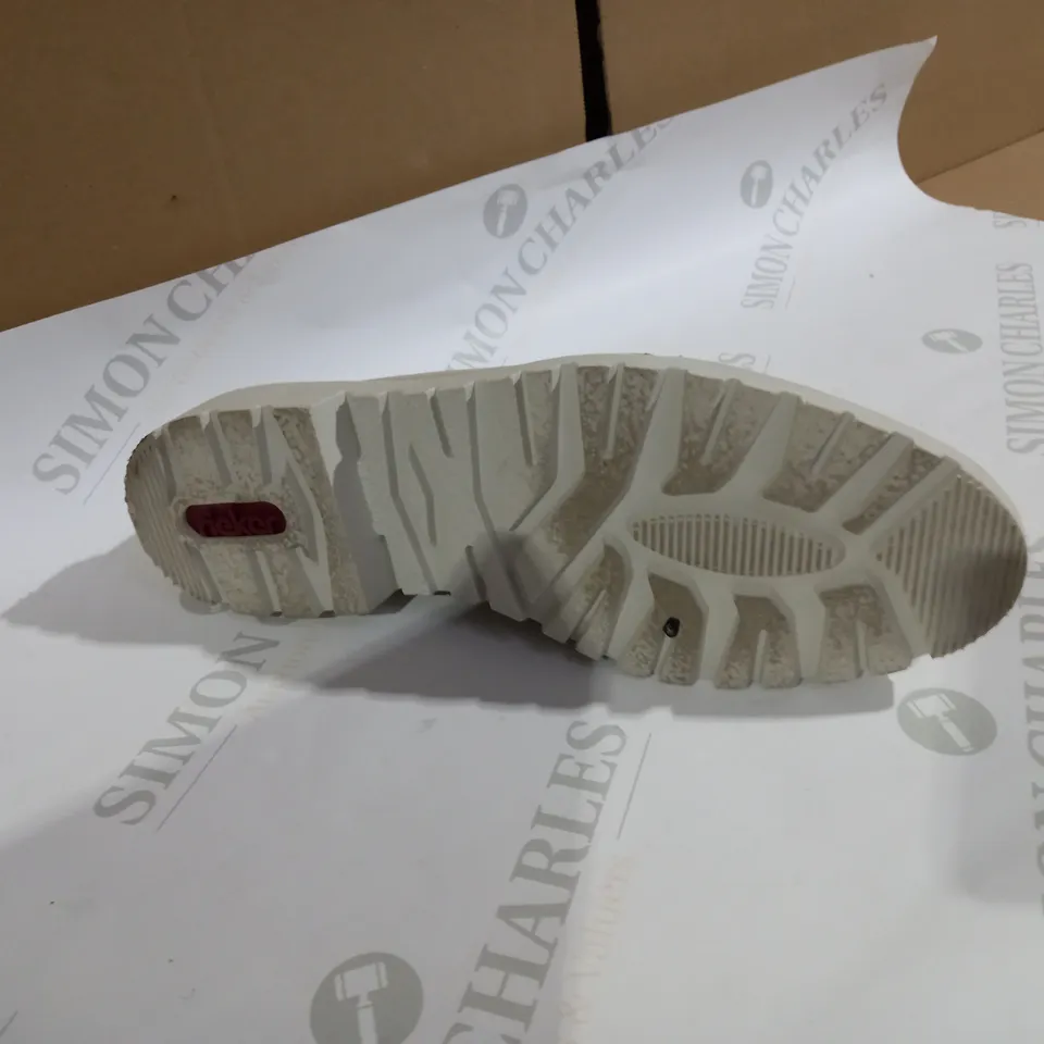 RIEKER BEIGE LOAFER SIZE 5 