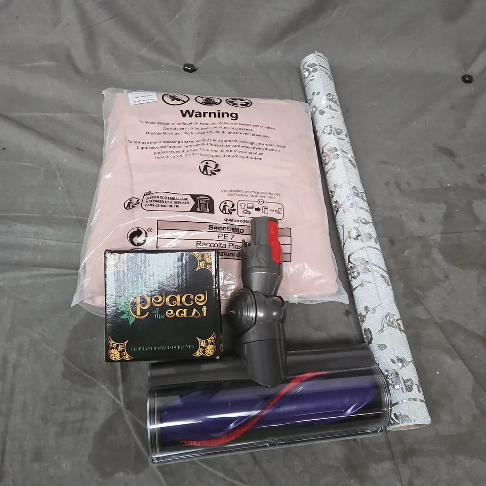 APPROXIMATELY 15 ASSORTED HOUSEHOLD PRODUCTS TO INCLUDE DUVET COVER SET, WALLPAPER, ELEPHANT BACKFLOW BURNER, ETC - COLLECTION ONLY