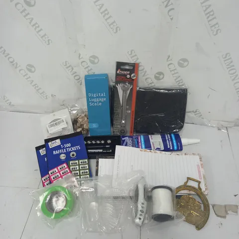 APPROXIMATELY 10 ASSORTED HOUSEHOLD GOODS TO INCLUDE DIGITAL LUGGAGE SCALE, TIGER FLEXIBLE GEAR WRENCH, MOULD MAGIC GEL ETC.