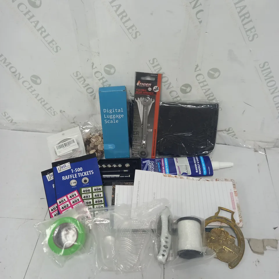 APPROXIMATELY 10 ASSORTED HOUSEHOLD GOODS TO INCLUDE DIGITAL LUGGAGE SCALE, TIGER FLEXIBLE GEAR WRENCH, MOULD MAGIC GEL ETC. 