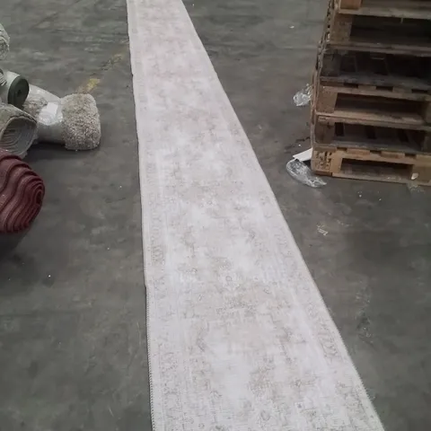 QUALITY DESIGNER AREA RUG - APPROXIMATELY 800X60CM