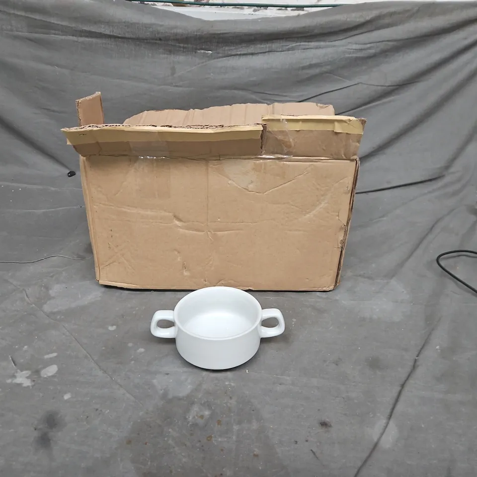 WHITE CERAMIC BOWL WITH TWO SIDE HANDLES