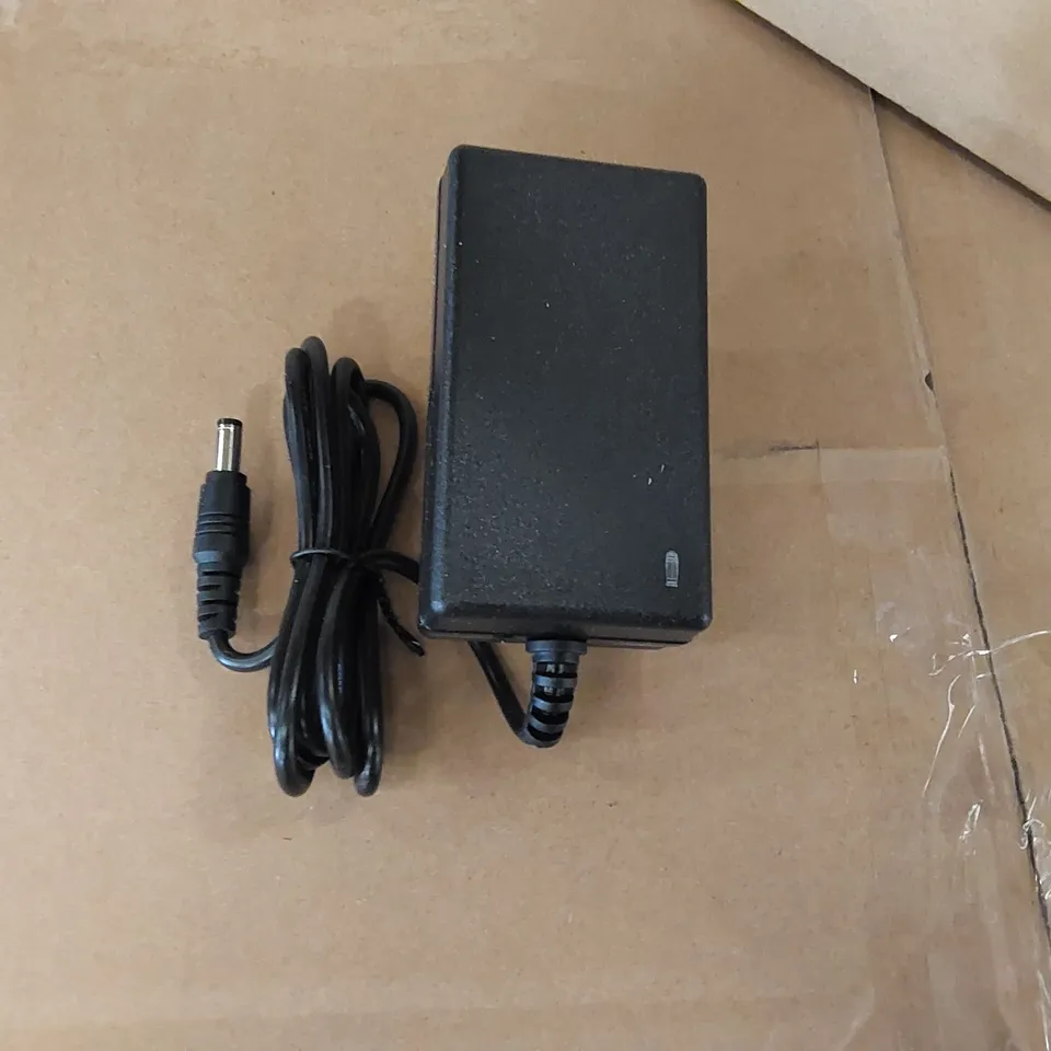 LOT OF APPROXIMATELY 50X BRAND NEW BOXED FLH-D1210 AC ADAPTERS (1 BOX)