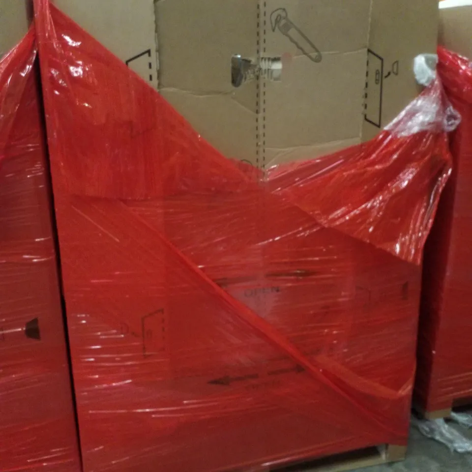 PALLET CONTAINING ASSORTED PRODUCTS INCLUDING PLASTIC FENCE, BABY PLAYPEN, HALLWAY MAT & BEACH UMBRELLA