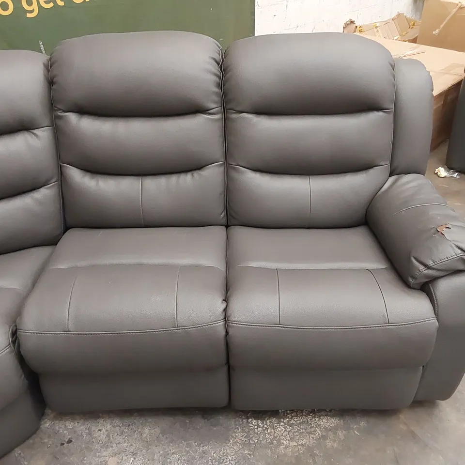 DESIGNER 5 SEATER CURVED LEATHER UPHOLSTERED MANUAL RECLINER SOFA - GREY