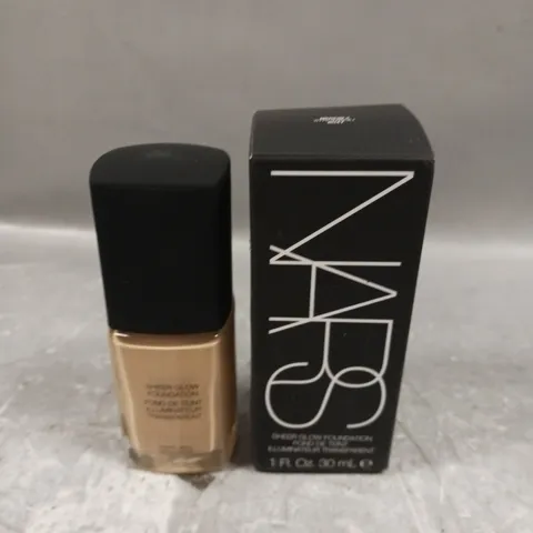 NARS SHEER GLOW FOUNDATION - MEDIUM 3