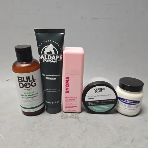 APPROXIMATELY 12 ASSORTED HEALTH & BEAUTY ITEMS TO INCLUDE - BULL DOG BEARD SHAMPOO & CONDITIONER , HAIR REMOVAL CREAM , CLEVER SOAP ETC