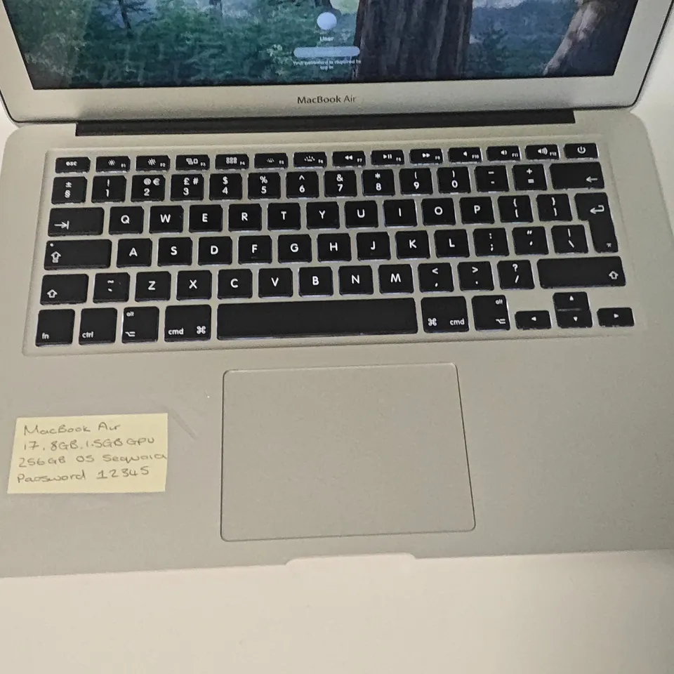 UNBOXED APPLE MACBOOK AIR I-7 8GB/256GB IN SILVER - A1466