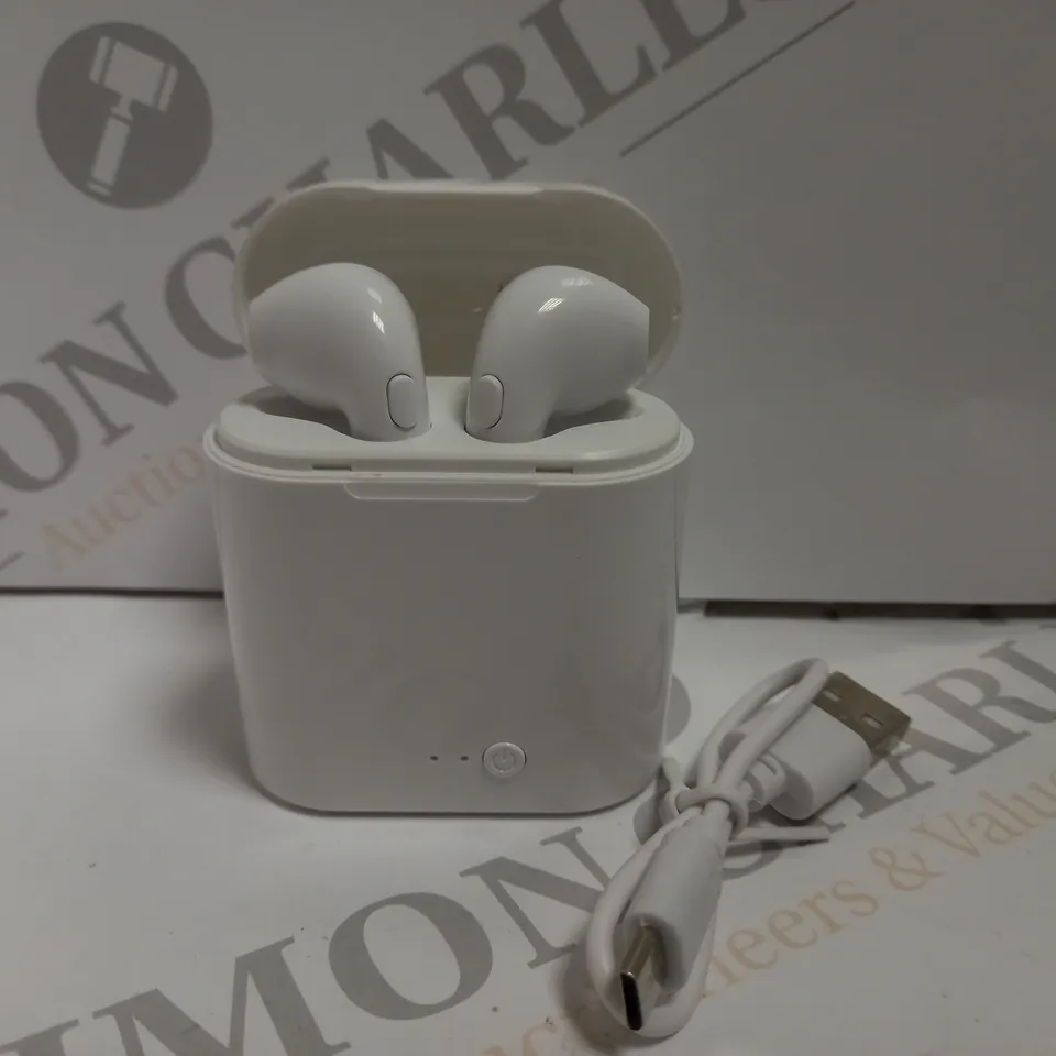 TRUE WIRELESS EARBUDS - WHITE