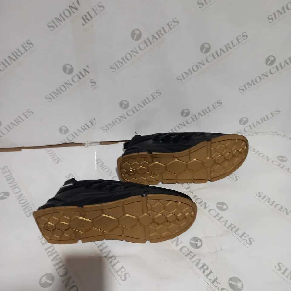 UNBOXED PAIR OF BALENCIAGA UK 4.5 