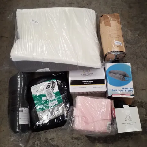 PALLET CONTAINING ASSORTED PILLOWS & CUSHIONS