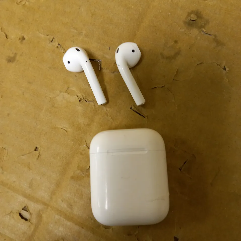APPLE AIRPODS