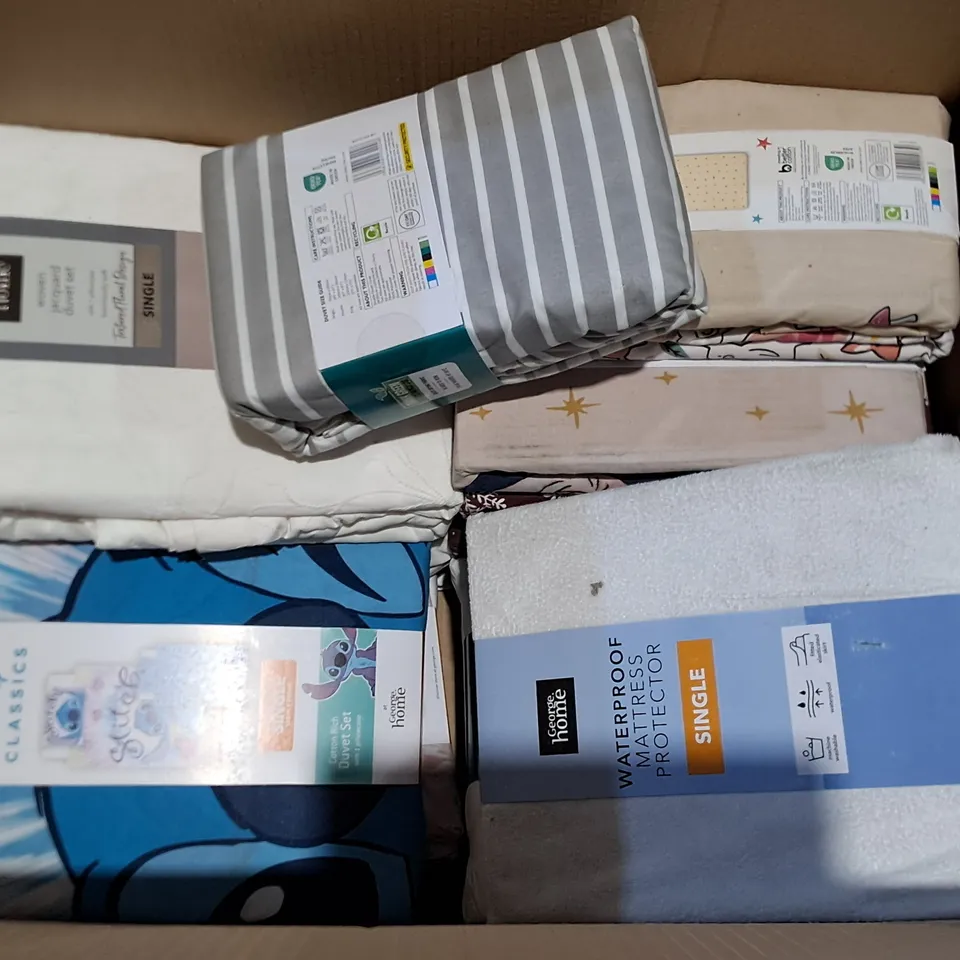 LOT OF APPROXIMATELY 15 ASSORTED BEDDING AND SOFT FURNISHING  ITEMS TO INCLUDE DUVETS SETS AND SHEETS 