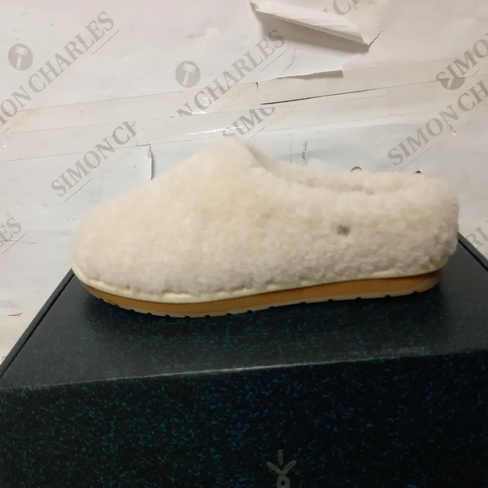 EMU AUSTRALIA TEDDY SLIPPERS SIZE 8