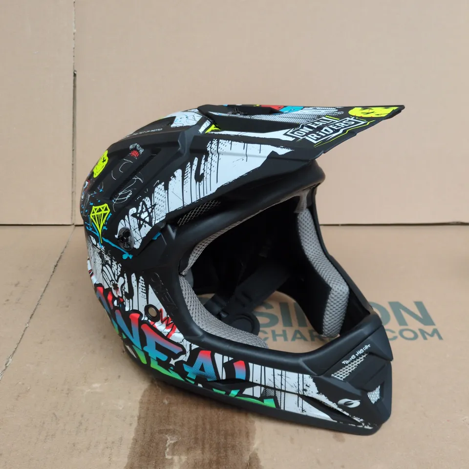 O'NEAL MOTOCROSS HELMET – GRAPHIC BLACK/WHITE WITH NEON ACCENTS - L
