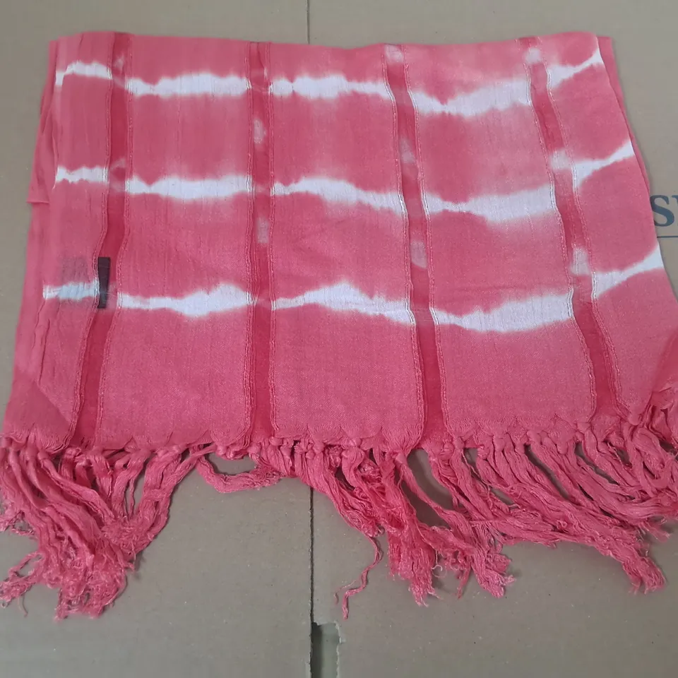 LOT OF 20 BRAND NEW DESTELLO CORAL SCARFS 