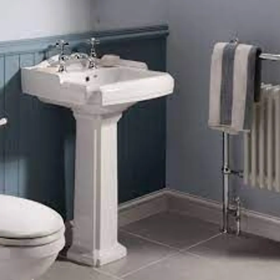 BOXED LEGEND SERIES 2 TAP HOLE BASIN