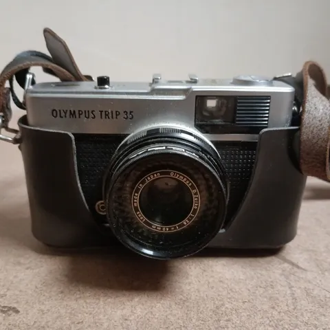 OLYMPUS TRIP 35 35MM FILM CAMERA WITH LEATHER HALF-CASE