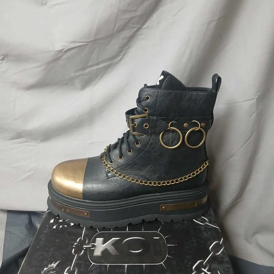 KOI BOOTS – BLACK LEATHER WITH GOLD TOE CAP & CHAIN DETAIL, UK 9 (PAIR)