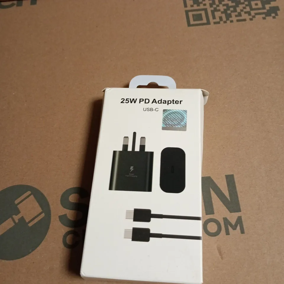 APPROXIMATELY 25 ASSORTED ITEMS INCLUDING GLASS PRO SCREEN PROTECTOR , 25W PD ADAPTER  AND USB CHARGER 