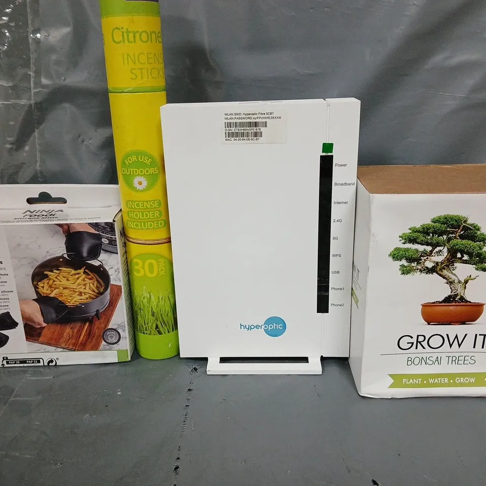 BOX OF APPROXIMATELY 15 ASSORTED ITEMS TO INCLUDE -  NINJA SILICONE MITS , GROW IT BONSI TREE ETC